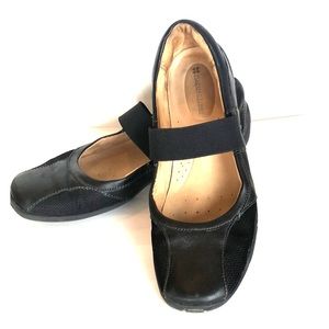 NATURALIZER Mary Janes